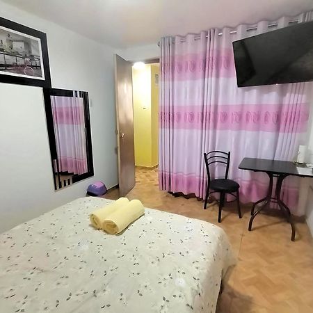 Close To Airport - Free One Time Pickup - A Y J Familia Lima Bagian luar foto