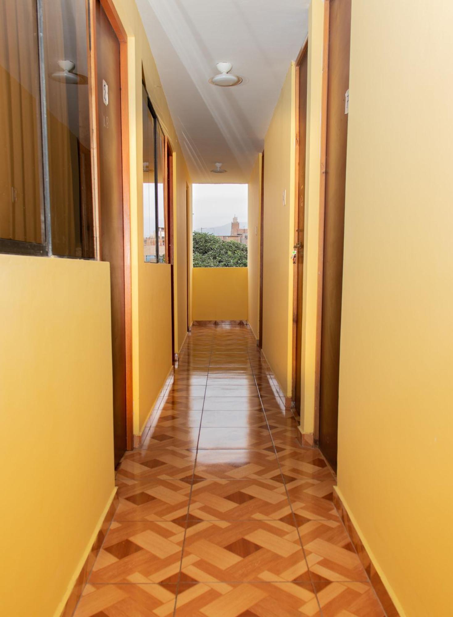 Close To Airport - Free One Time Pickup - A Y J Familia Lima Bagian luar foto