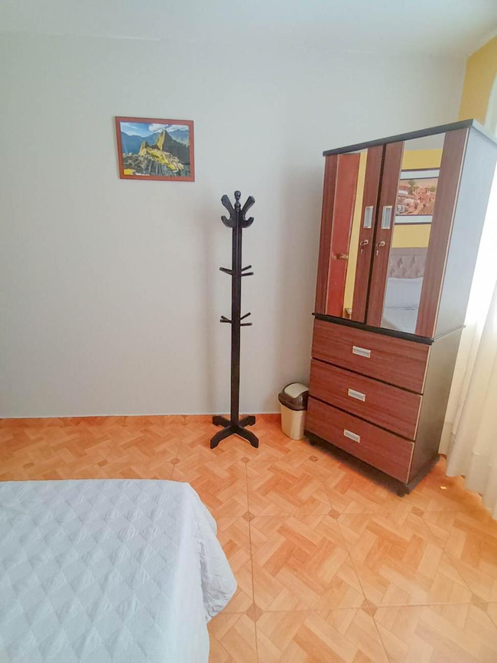 Close To Airport - Free One Time Pickup - A Y J Familia Lima Bagian luar foto