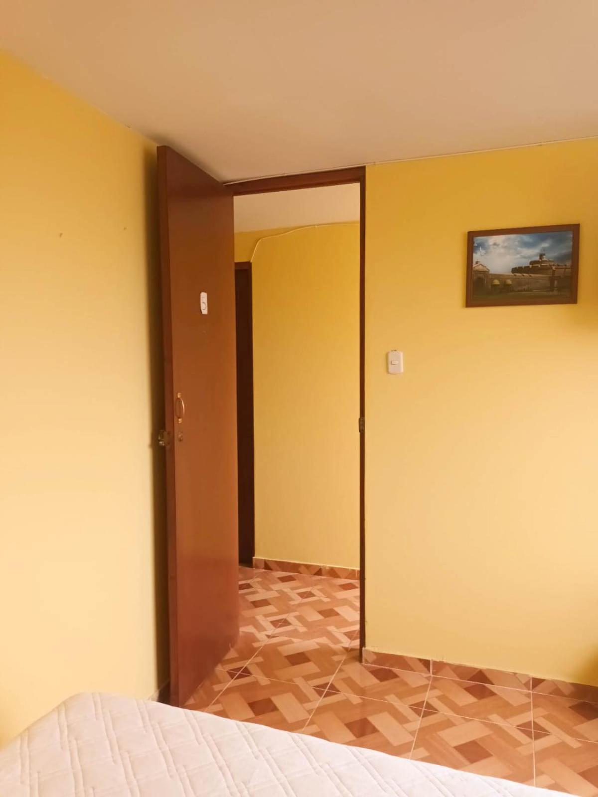 Close To Airport - Free One Time Pickup - A Y J Familia Lima Bagian luar foto
