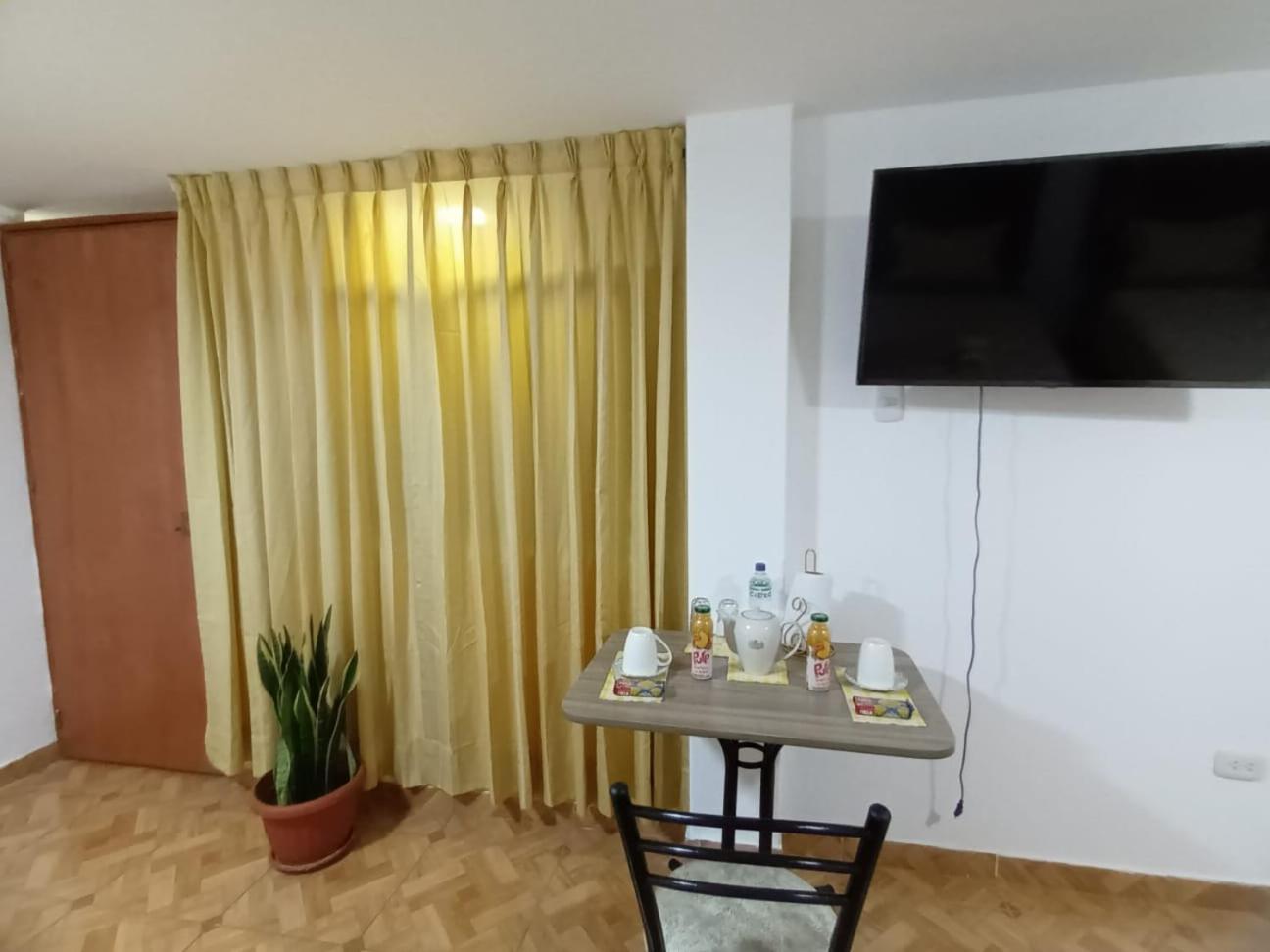 Close To Airport - Free One Time Pickup - A Y J Familia Lima Bagian luar foto