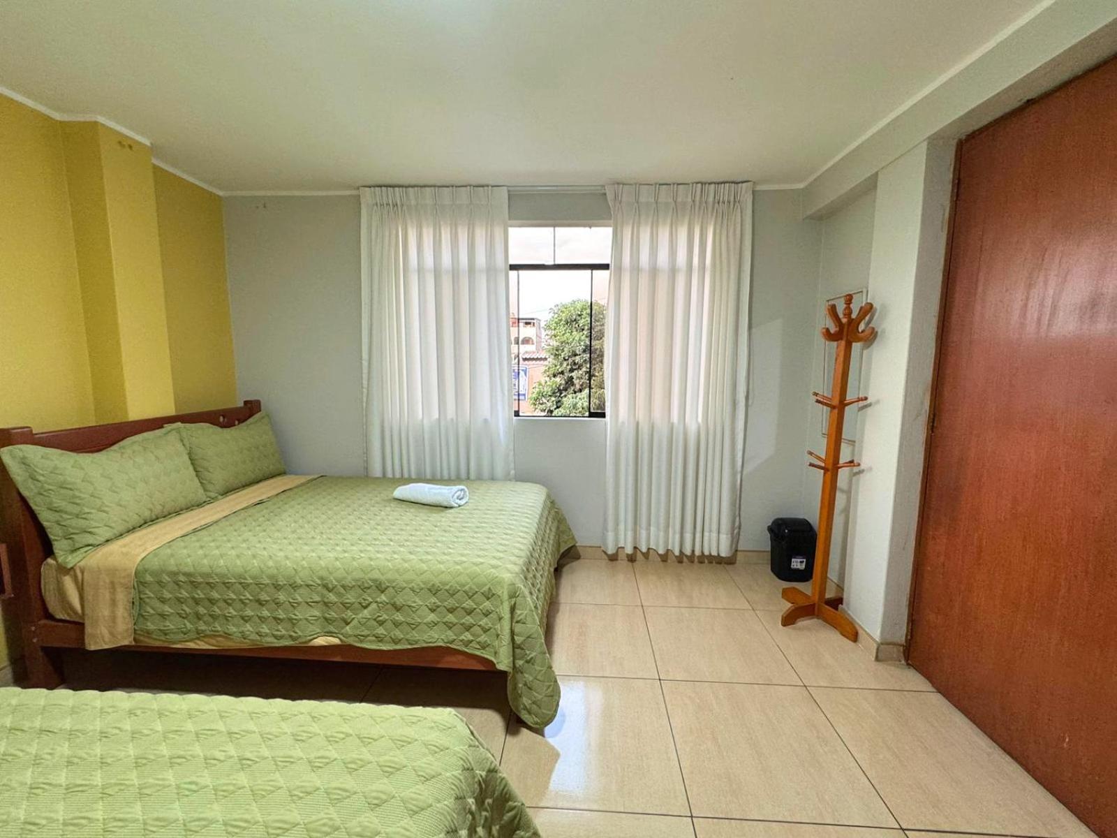 Close To Airport - Free One Time Pickup - A Y J Familia Lima Bagian luar foto