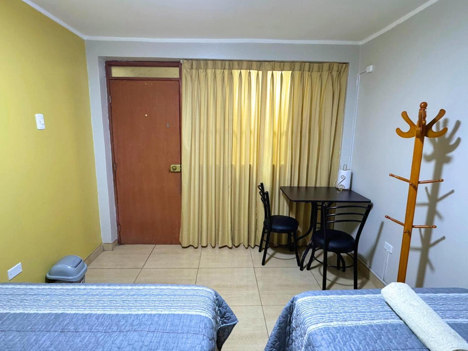 Close To Airport - Free One Time Pickup - A Y J Familia Lima Bagian luar foto