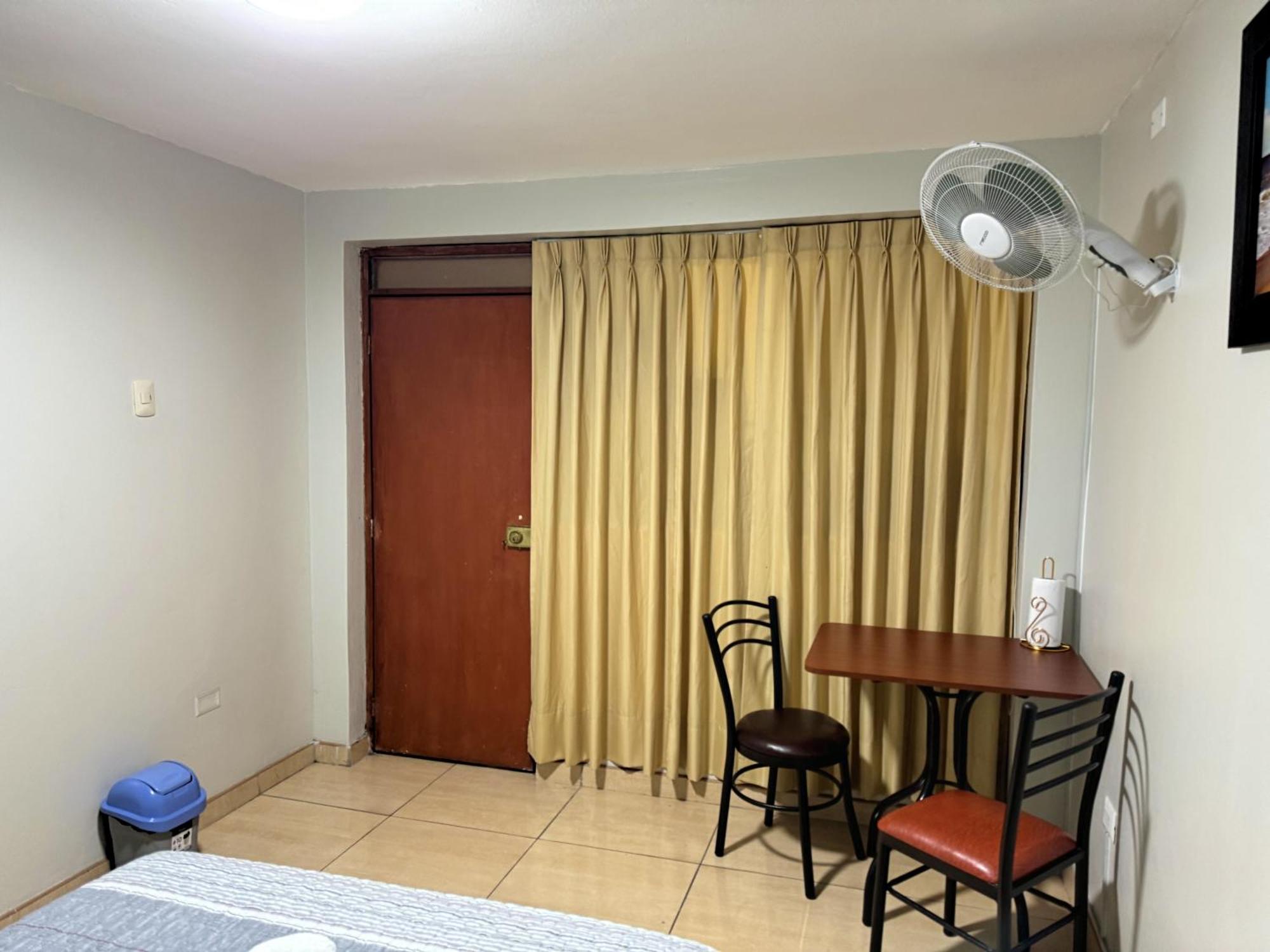 Close To Airport - Free One Time Pickup - A Y J Familia Lima Bagian luar foto