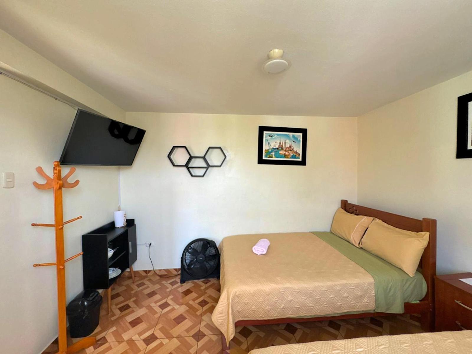 Close To Airport - Free One Time Pickup - A Y J Familia Lima Bagian luar foto